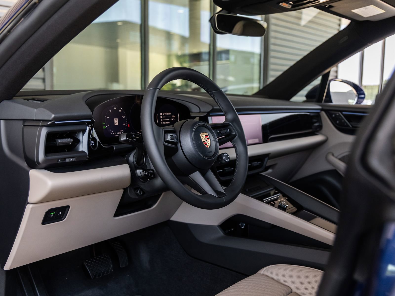 New 2025 Porsche Macan Electric RWD image 4