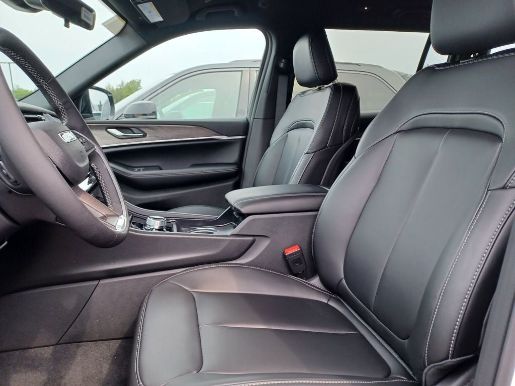 New 2026 Jeep Grand Cherokee L Limited AWD/4WD image 5