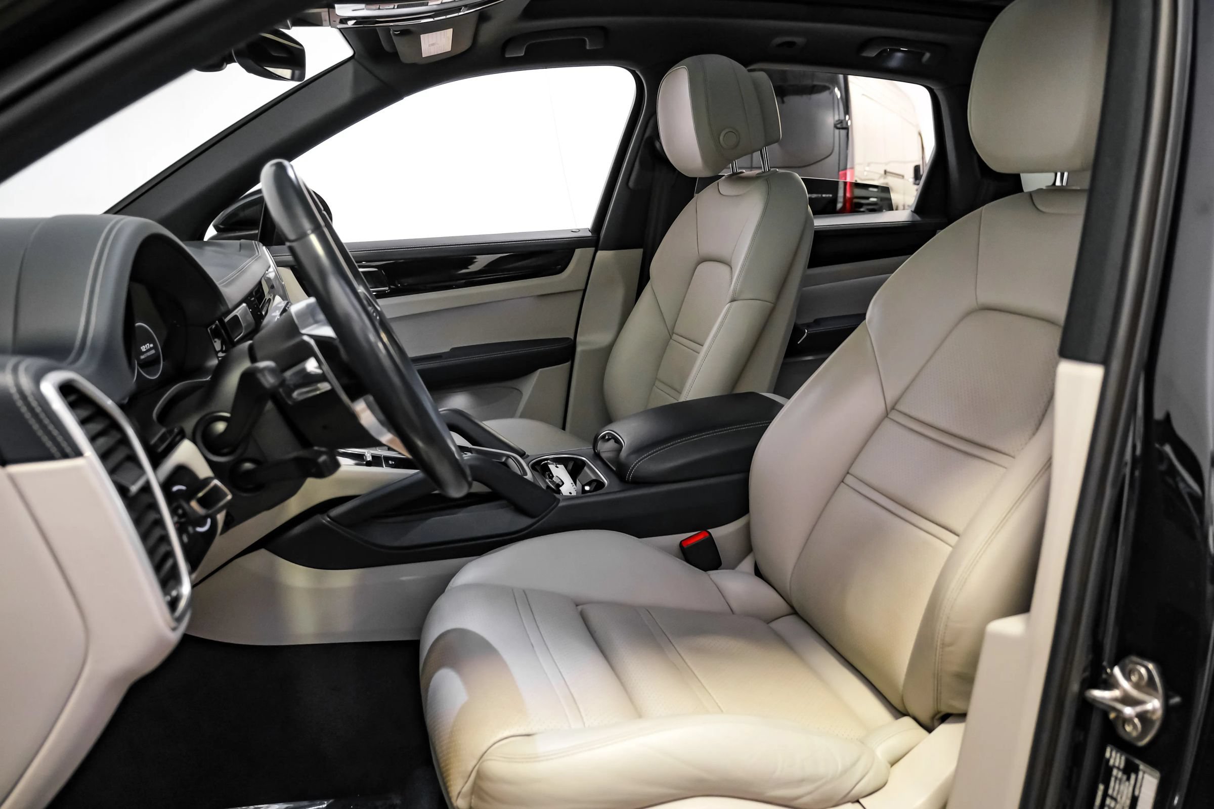 Used 2019 Porsche Cayenne AWD/4WD image 28