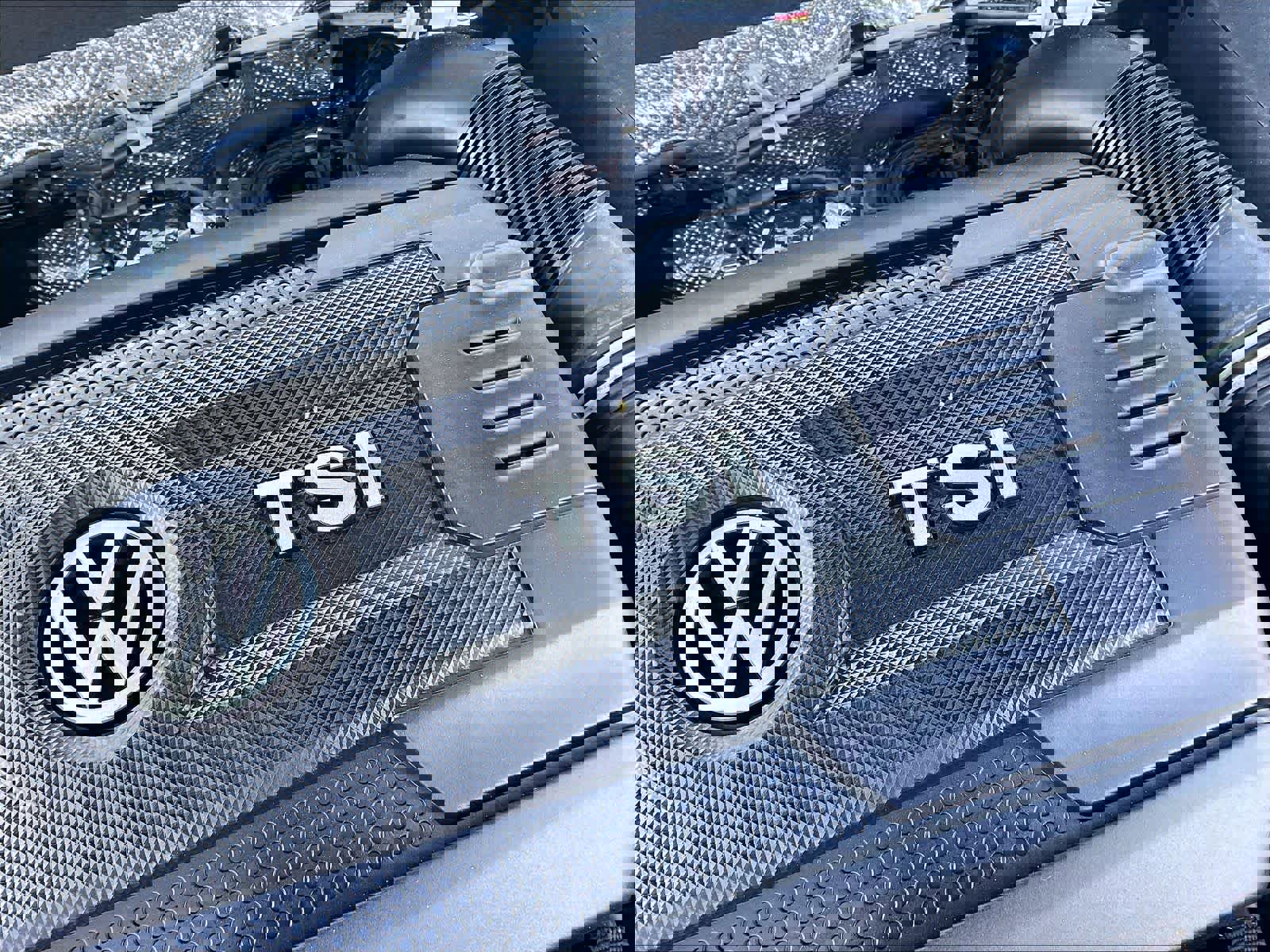 Used 2017 Volkswagen GTI SE image 31