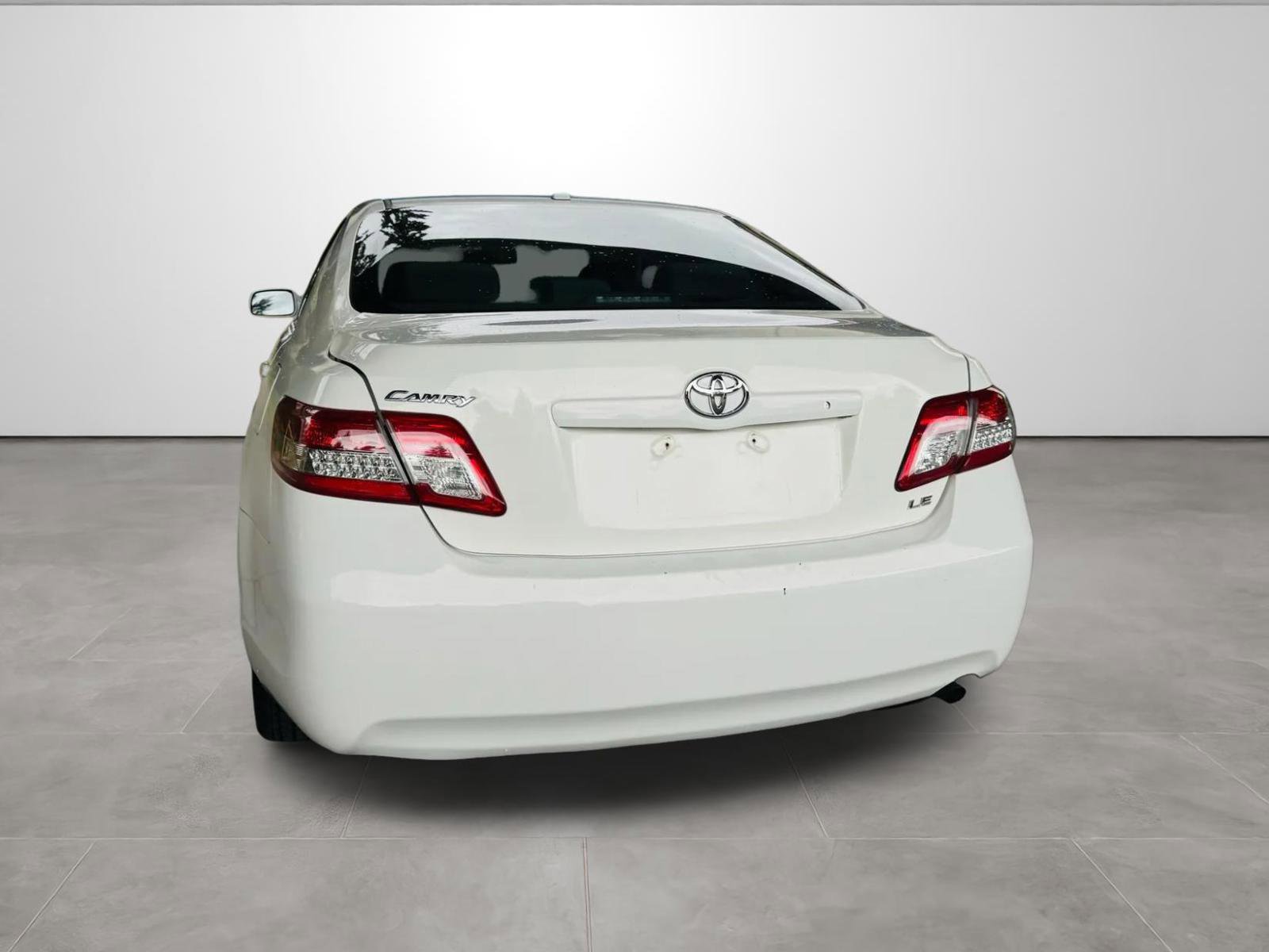 Used 2011 Toyota Camry LE FWD image 8