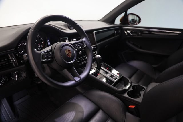 Used 2025 Porsche Macan AWD/4WD image 20