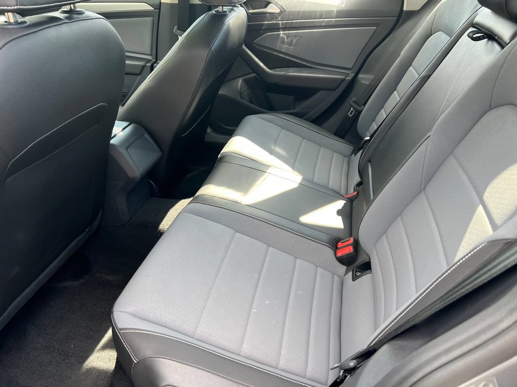 Used 2025 Volkswagen Jetta SE FWD image 12