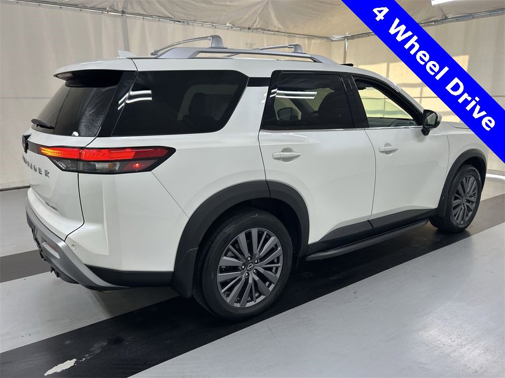Used 2024 Nissan Pathfinder SL w/ SL Premium Package image 2