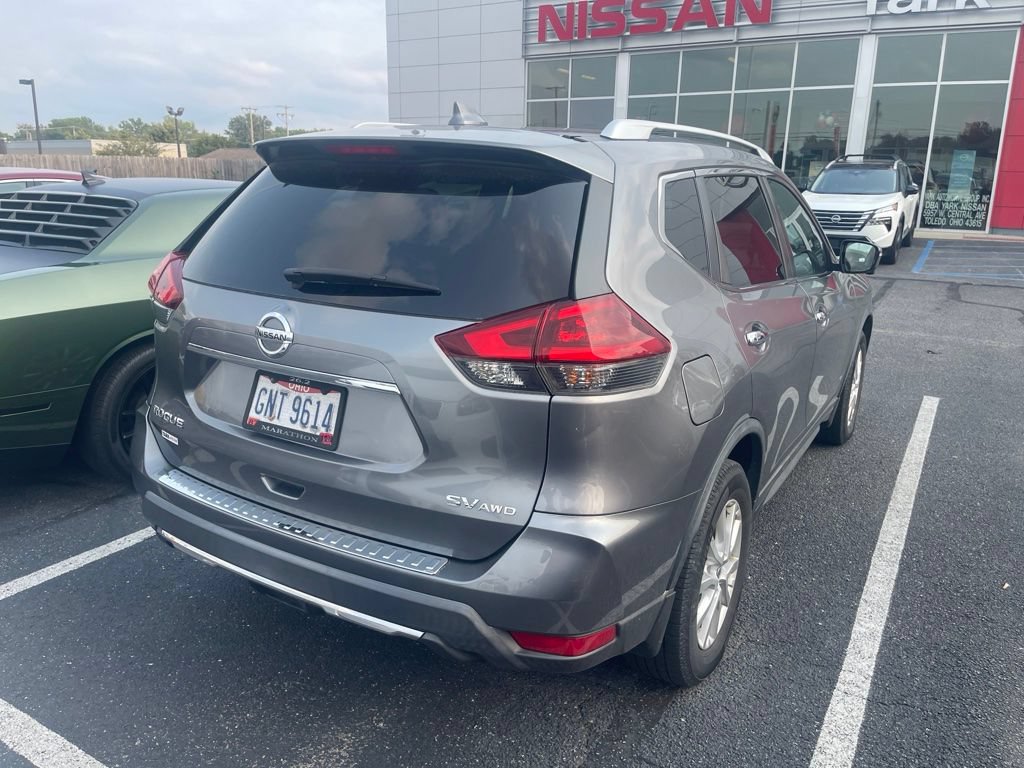 Used 2018 Nissan Rogue SV w/ Premium Package AWD/4WD image 4
