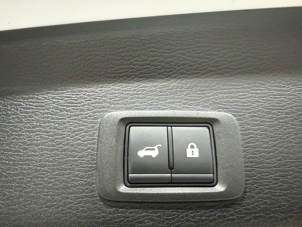 Used 2023 Mitsubishi Outlander SE image 7