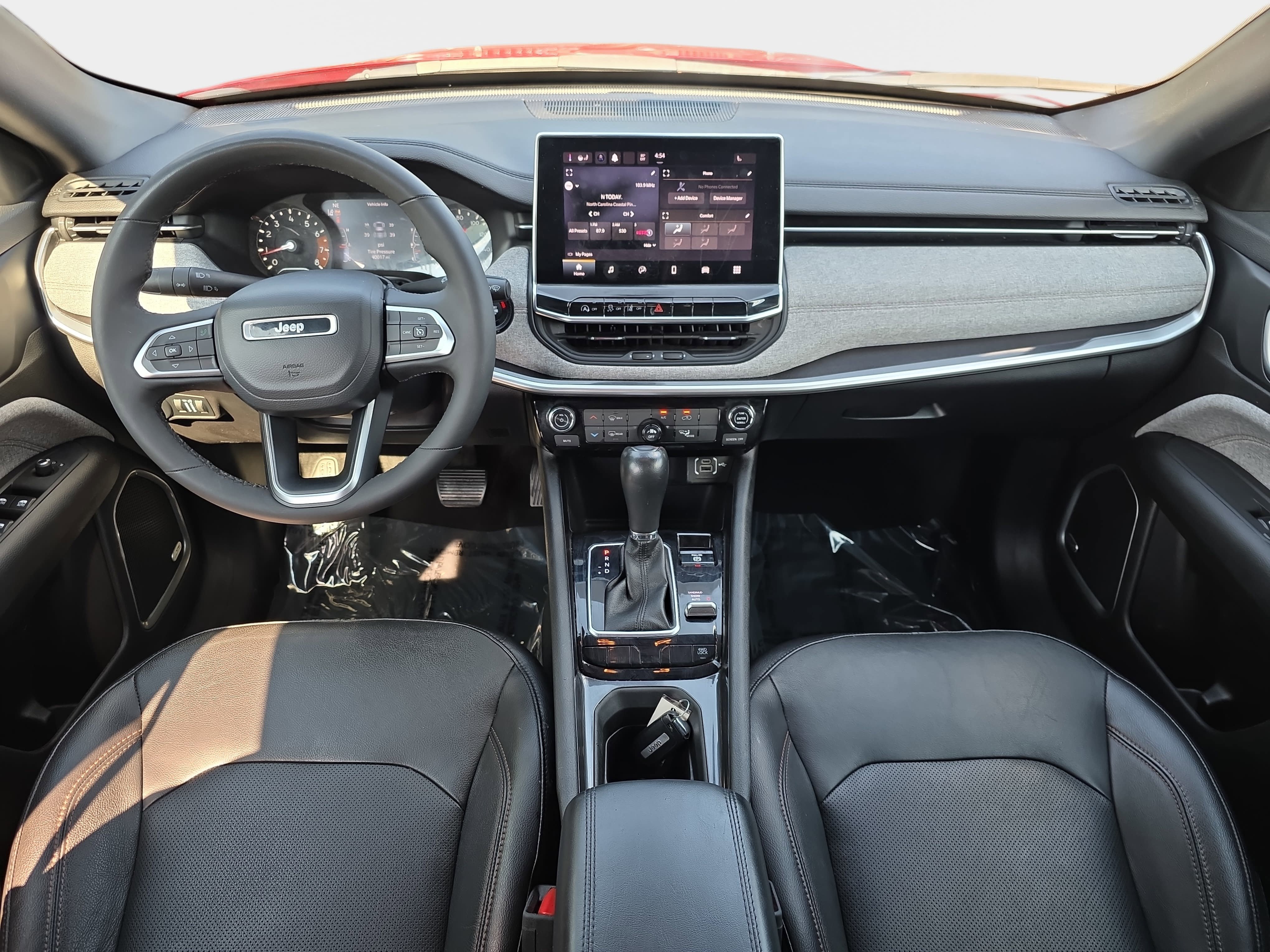 Certified 2023 Jeep Compass Latitude w/ Sun and Sound Group AWD/4WD image 9