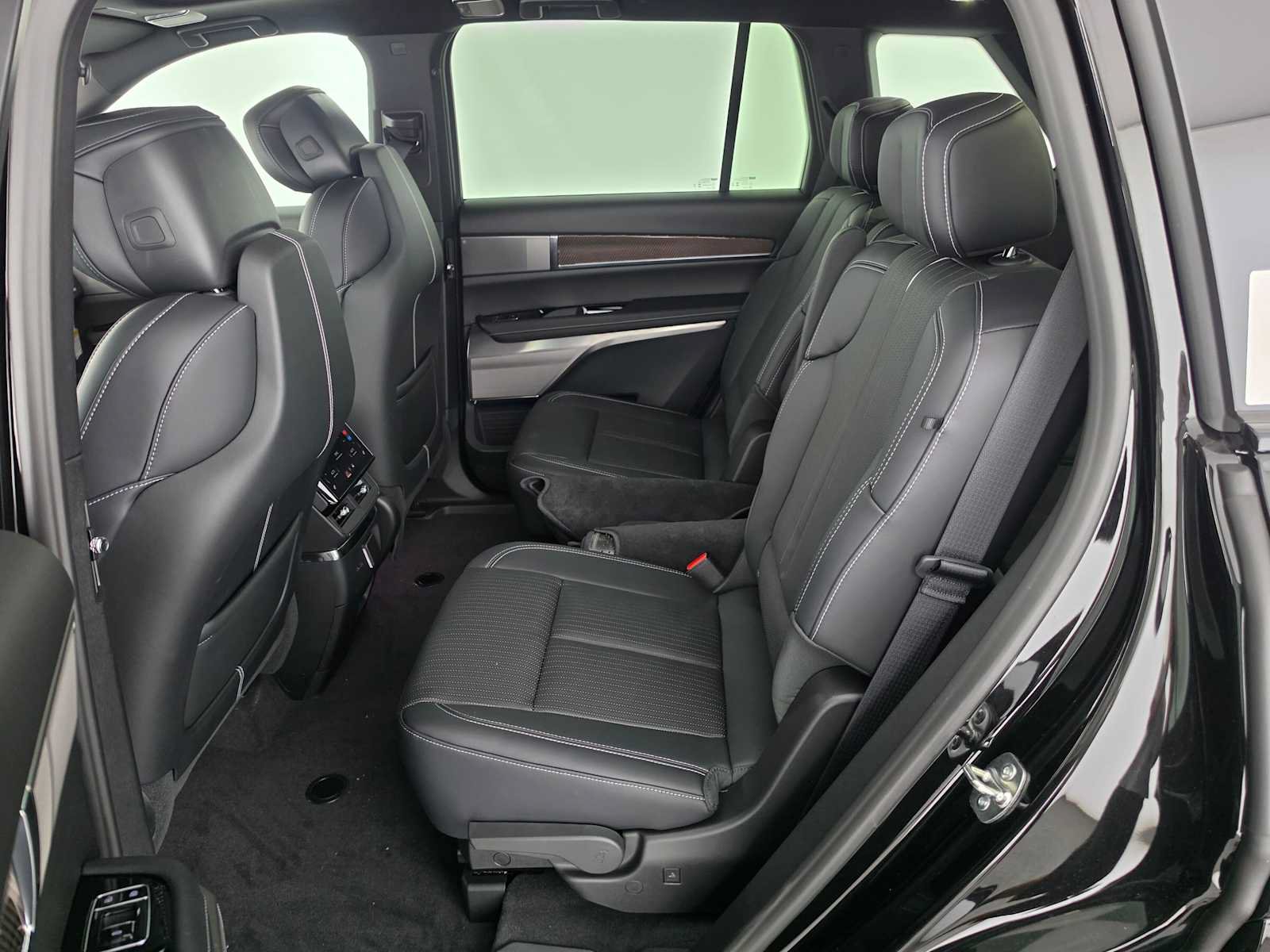 New 2027 Cadillac Vistiq Luxury AWD/4WD image 18