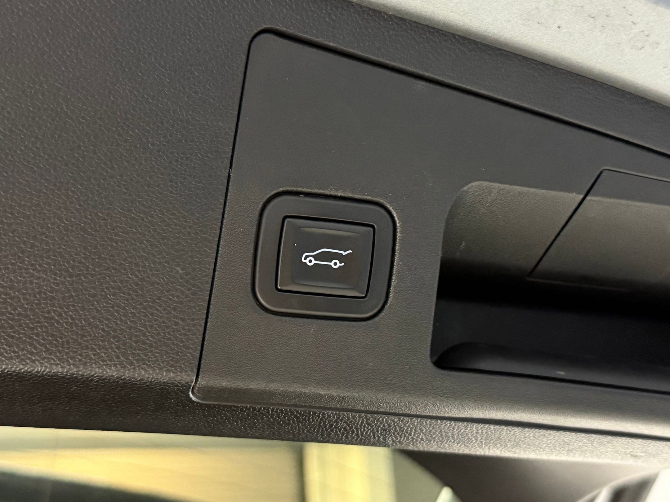 Certified 2023 Cadillac XT4 Premium Luxury image 39