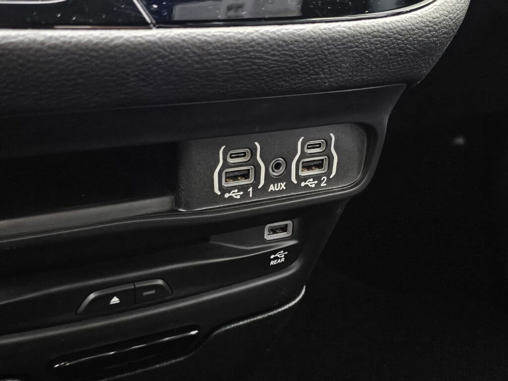Used 2021 Chrysler Pacifica Touring-L w/ Uconnect Theater Family Group AWD/4WD image 30