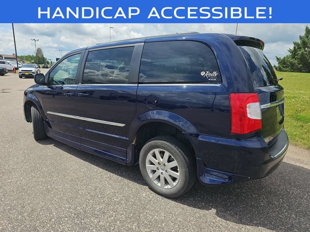 Used 2013 Chrysler Town & Country Touring FWD image 3