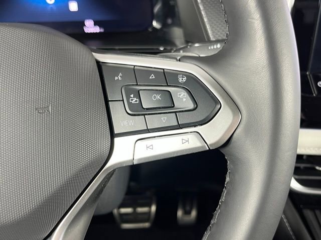 Used 2025 Volkswagen Atlas Cross Sport SEL Premium R-Line image 17