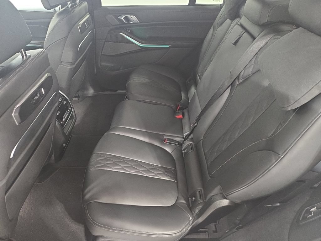 Used 2026 BMW X7 M60i AWD/4WD image 21