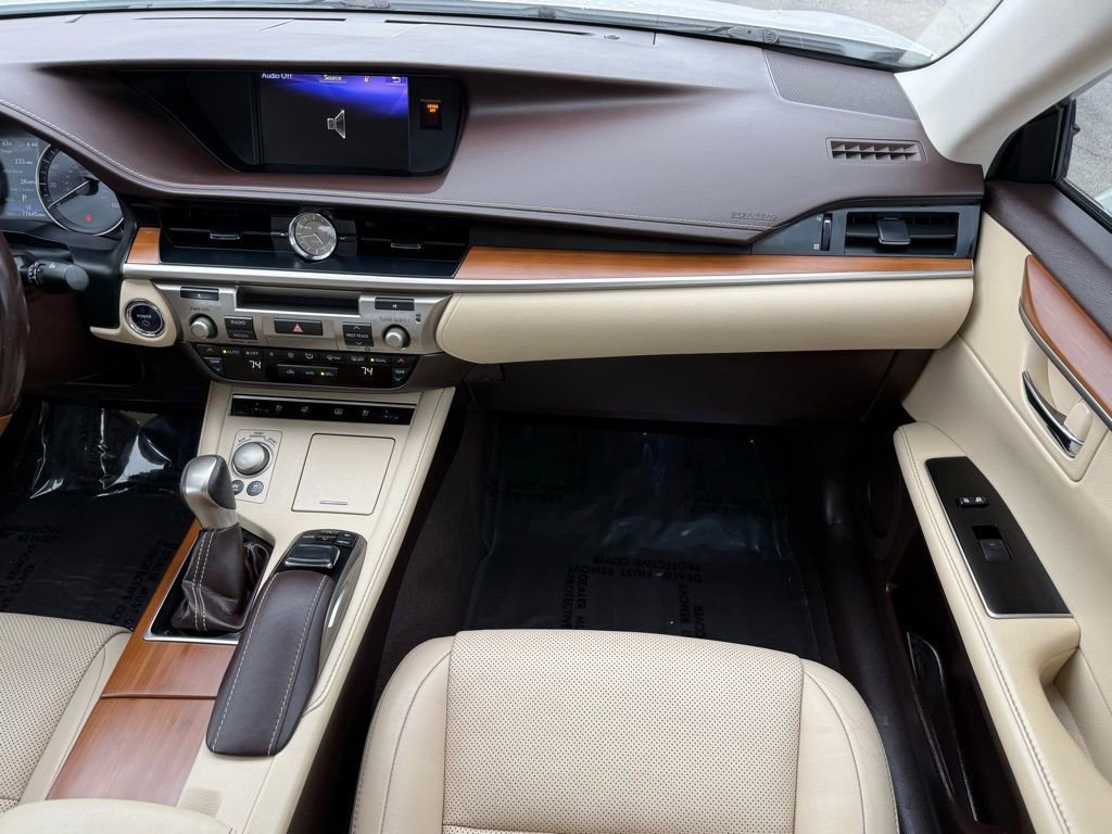 Used 2017 Lexus ES 300h w/ Luxury Package FWD image 24