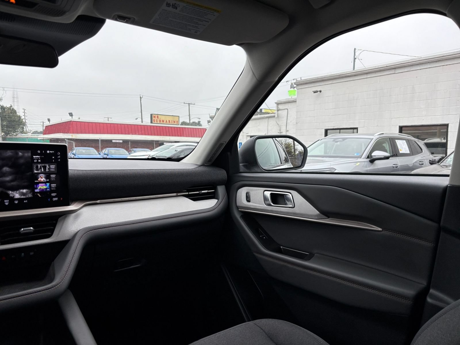 Used 2026 Ford Explorer Active AWD/4WD image 36