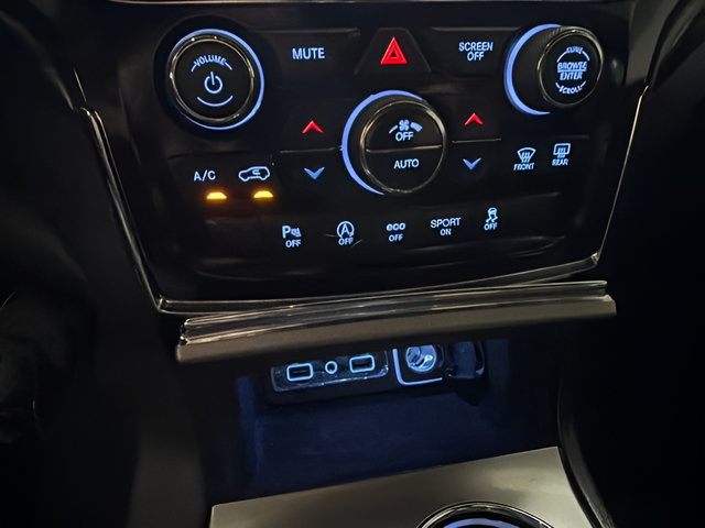 Used 2019 Jeep Grand Cherokee Laredo w/ Laredo X Package RWD image 21