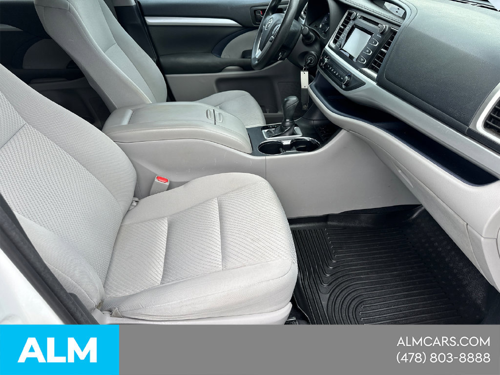 Used 2018 Toyota Highlander LE FWD image 15