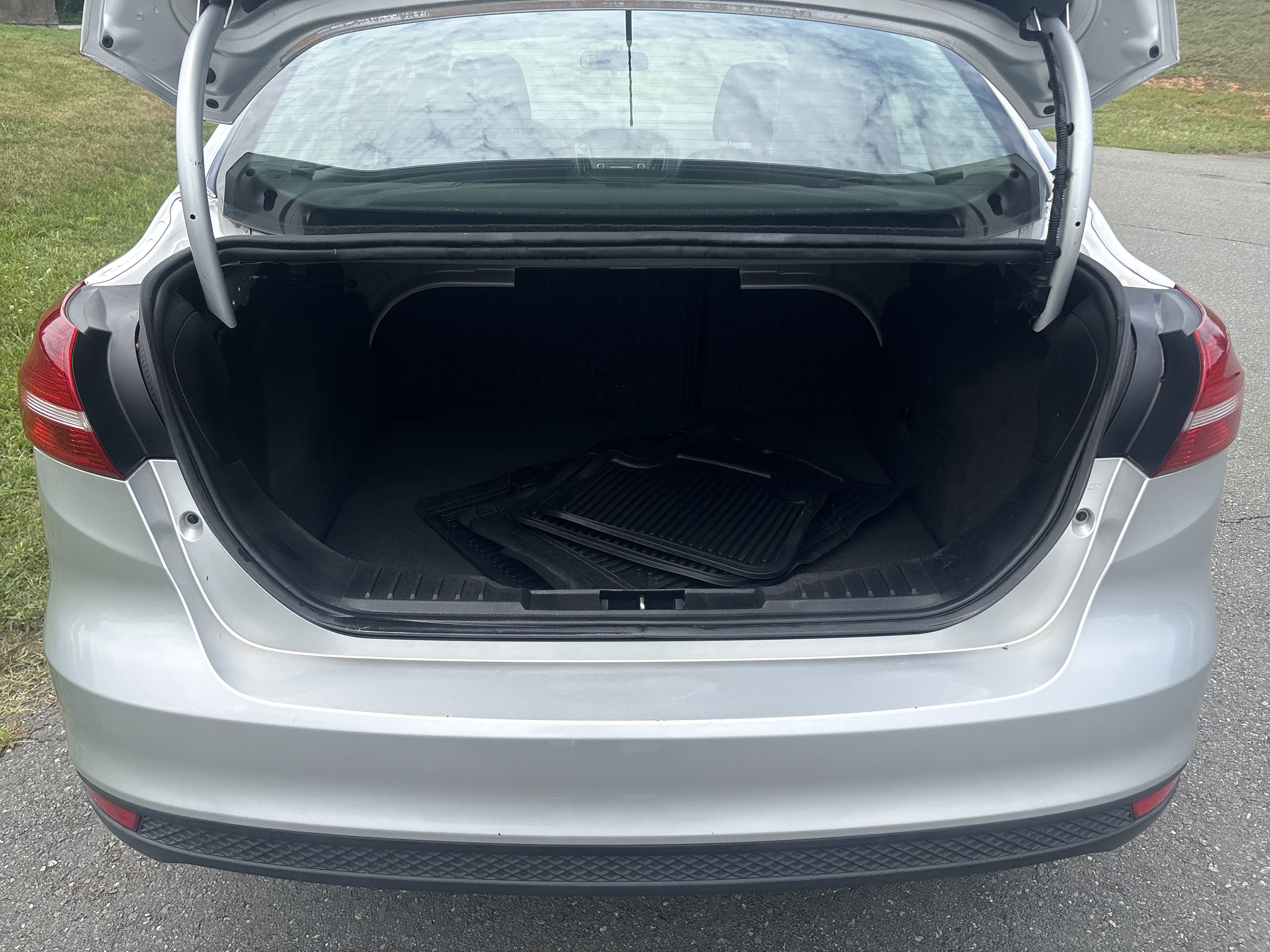 Used 2017 Ford Focus SE FWD image 17