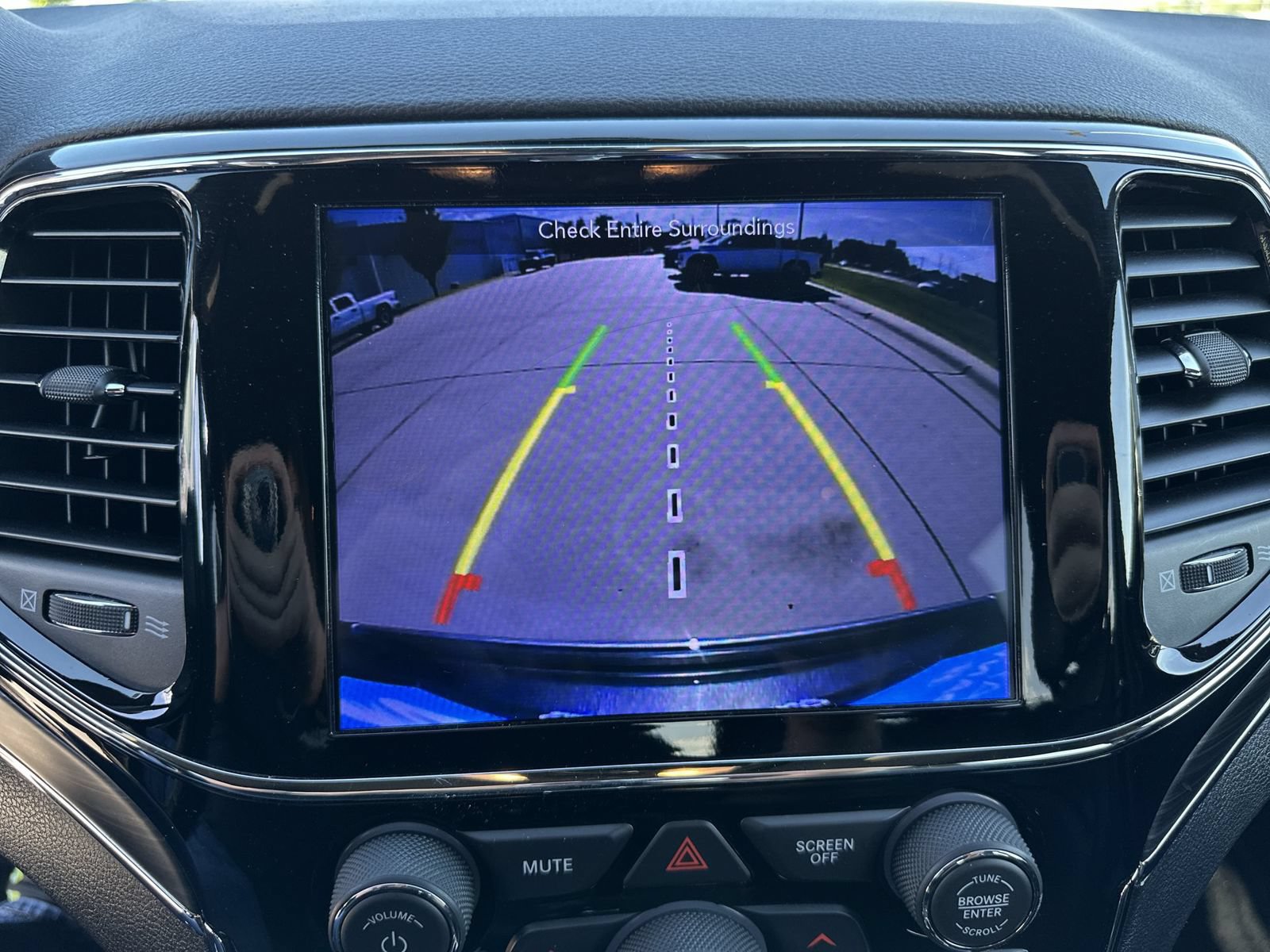 Used 2019 Jeep Grand Cherokee Limited AWD/4WD image 15