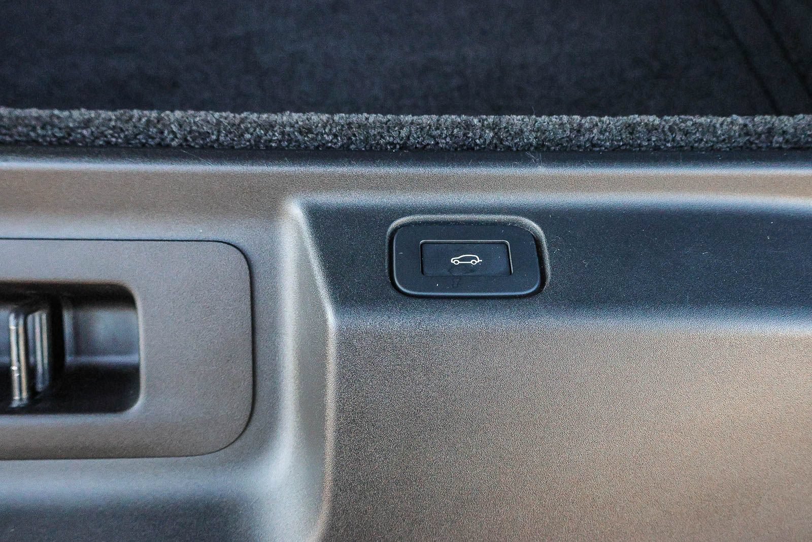 Certified 2025 Land Rover Range Rover SE AWD/4WD image 28