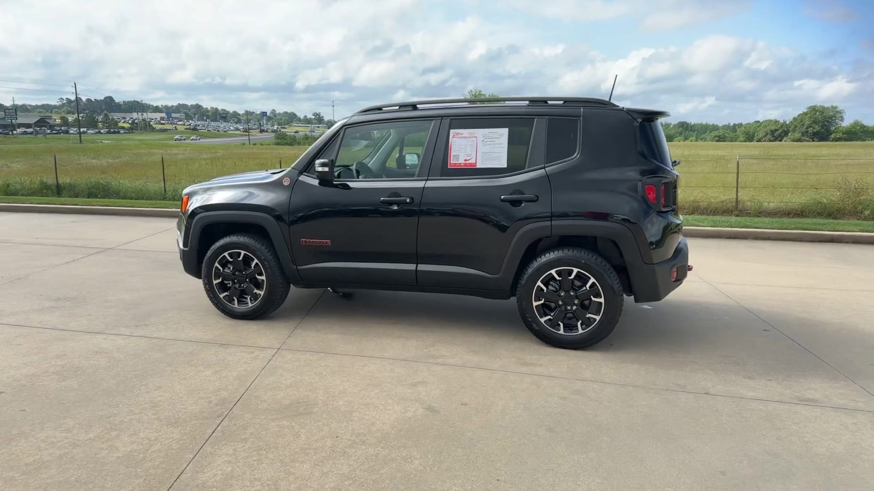 Used 2023 Jeep Renegade Trailhawk image 5