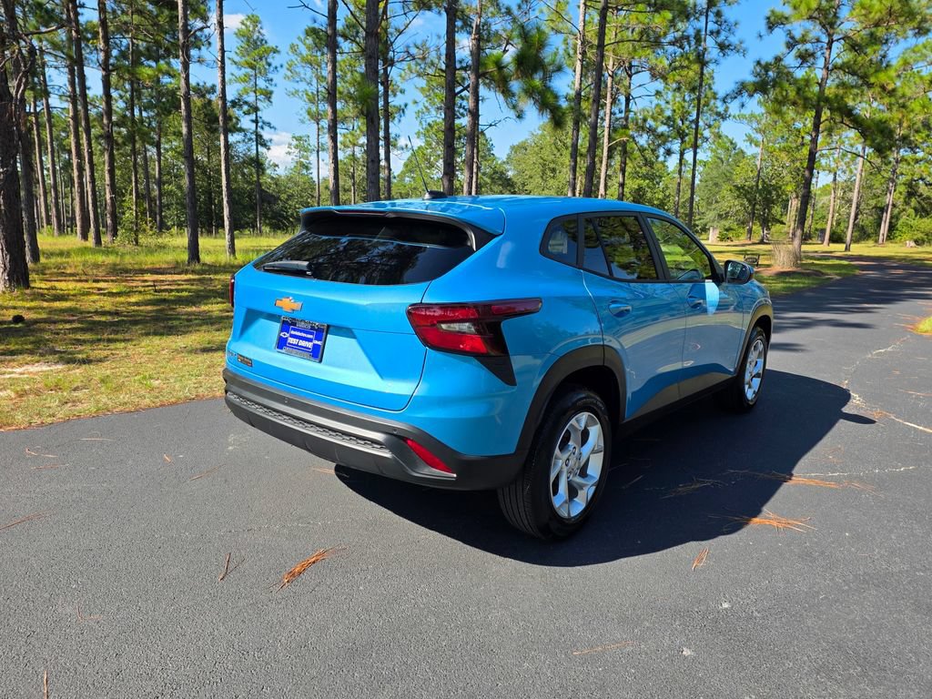Used 2026 Chevrolet Trax LS w/ LS Convenience Package FWD image 5