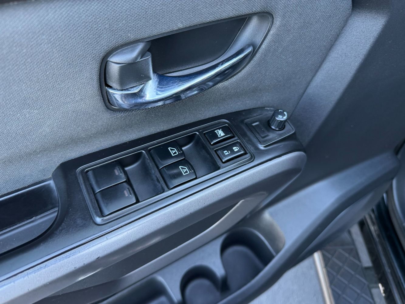 Used 2015 Nissan Titan SV w/ SV Value Truck Package image 20