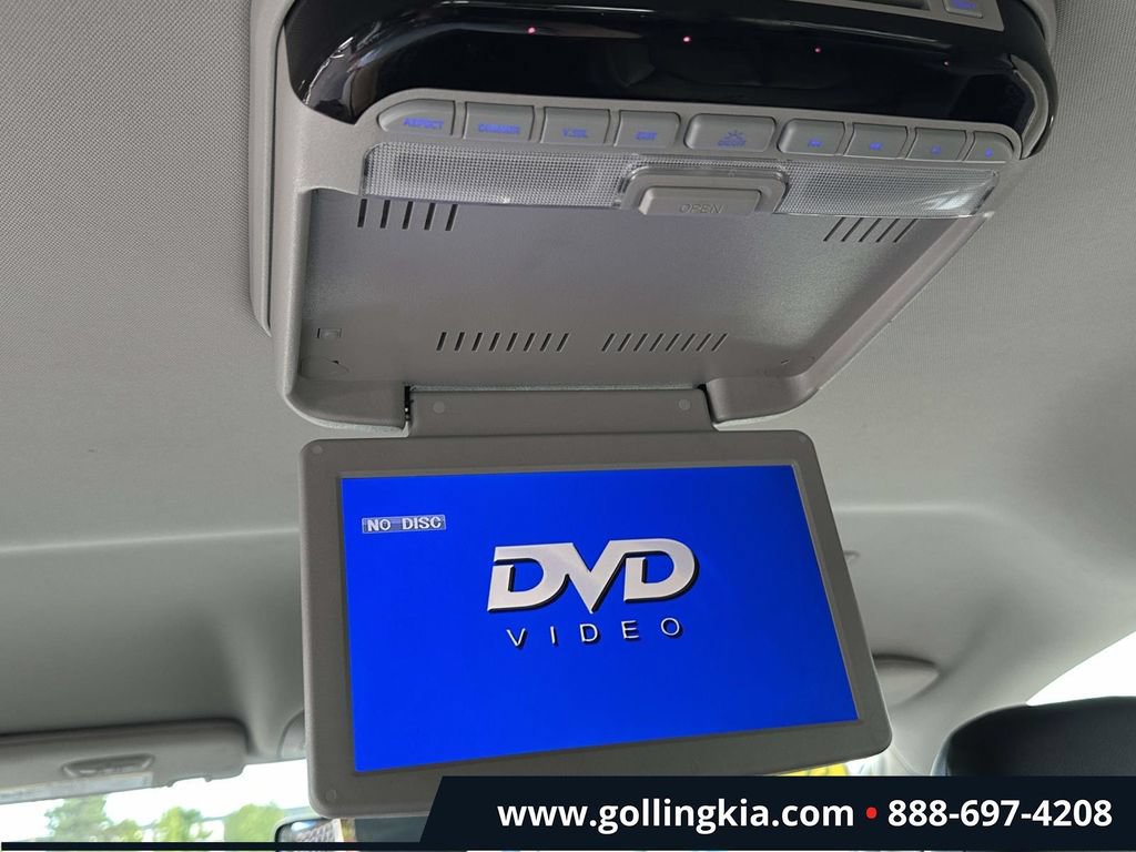 Used 2017 Chrysler Pacifica Touring-L w/ Tire & Wheel Group FWD image 11