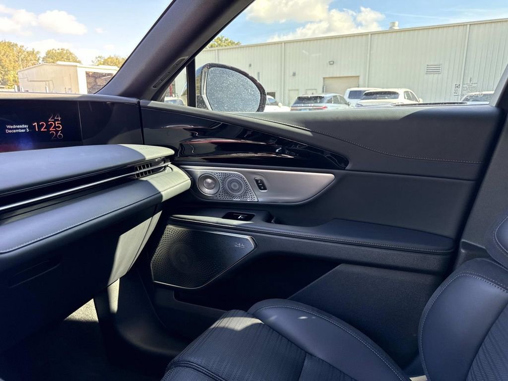 Certified 2024 Lincoln Nautilus Reserve w/ Equipment Group 203A image 22