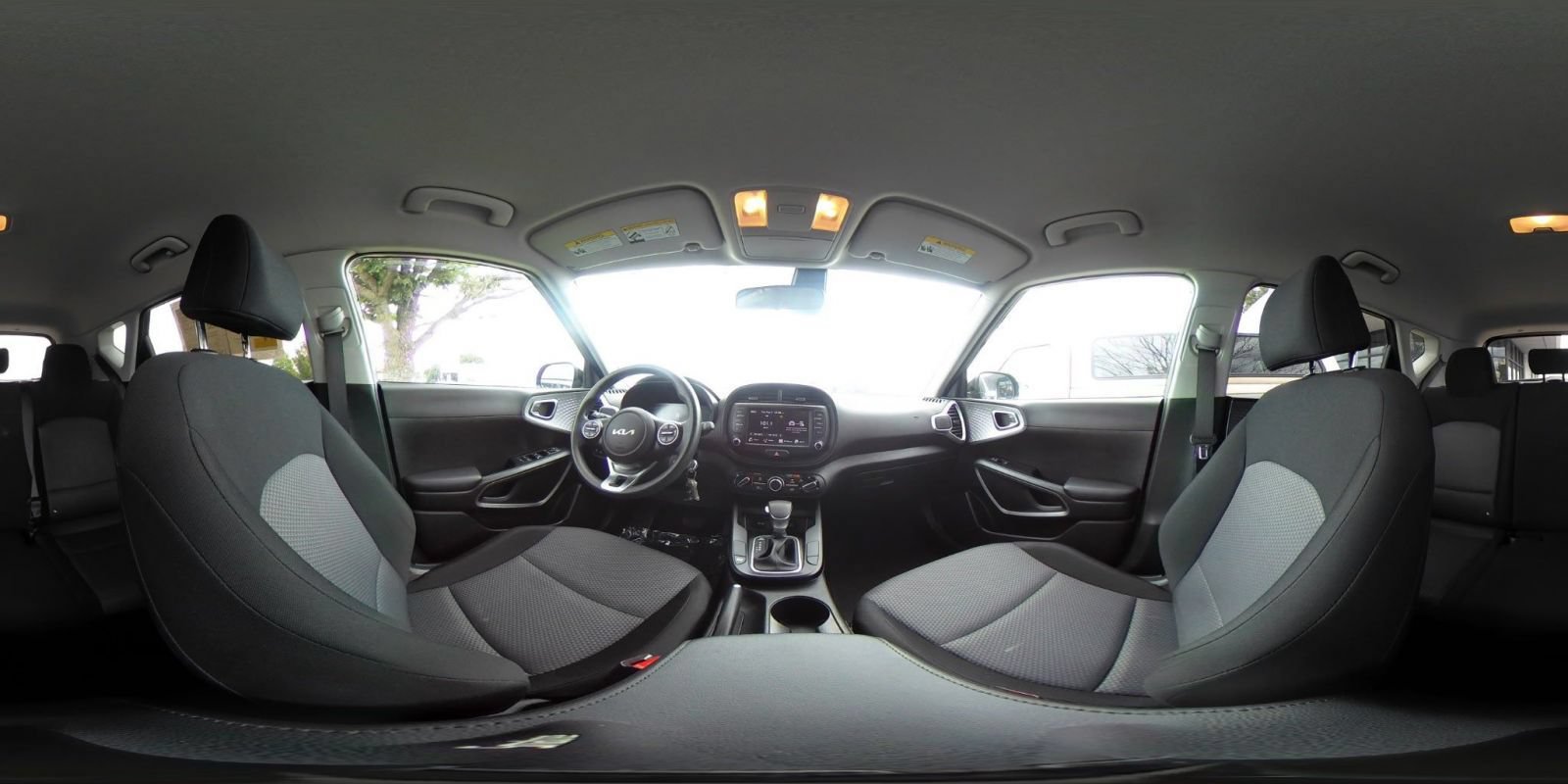 Used 2025 Kia Soul LX w/ LX Technology Package FWD image 40