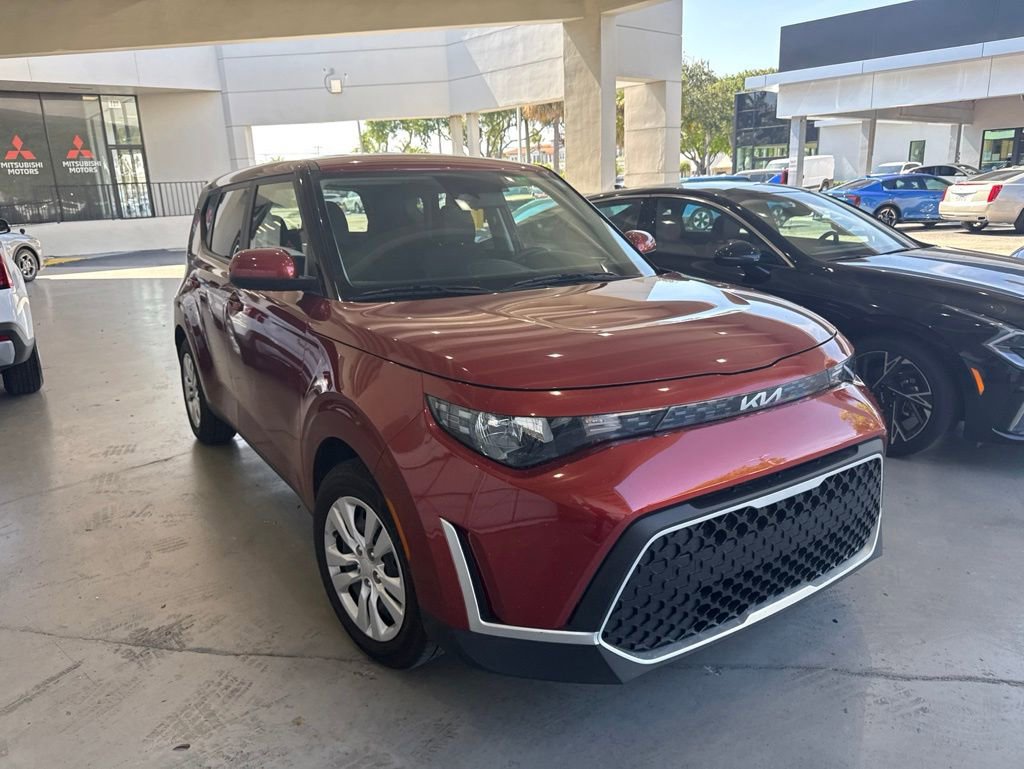 Certified 2023 Kia Soul LX FWD image 3