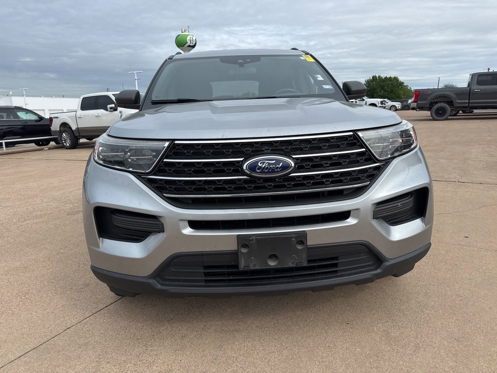 Used 2020 Ford Explorer XLT image 2