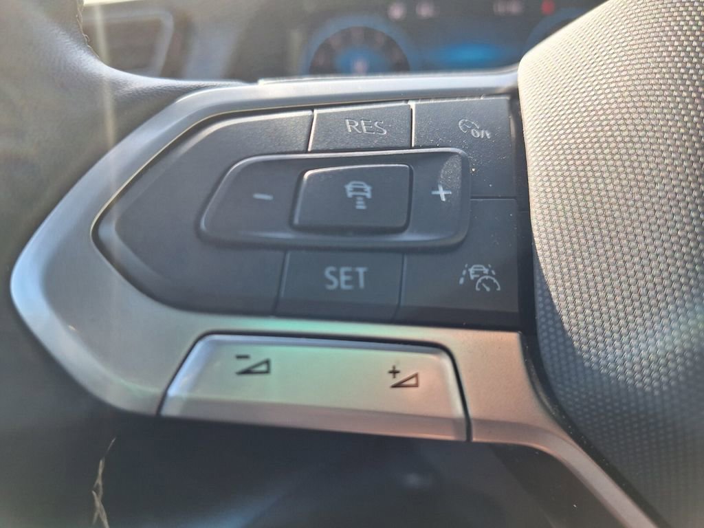 Used 2025 Volkswagen Atlas Cross Sport SE image 13