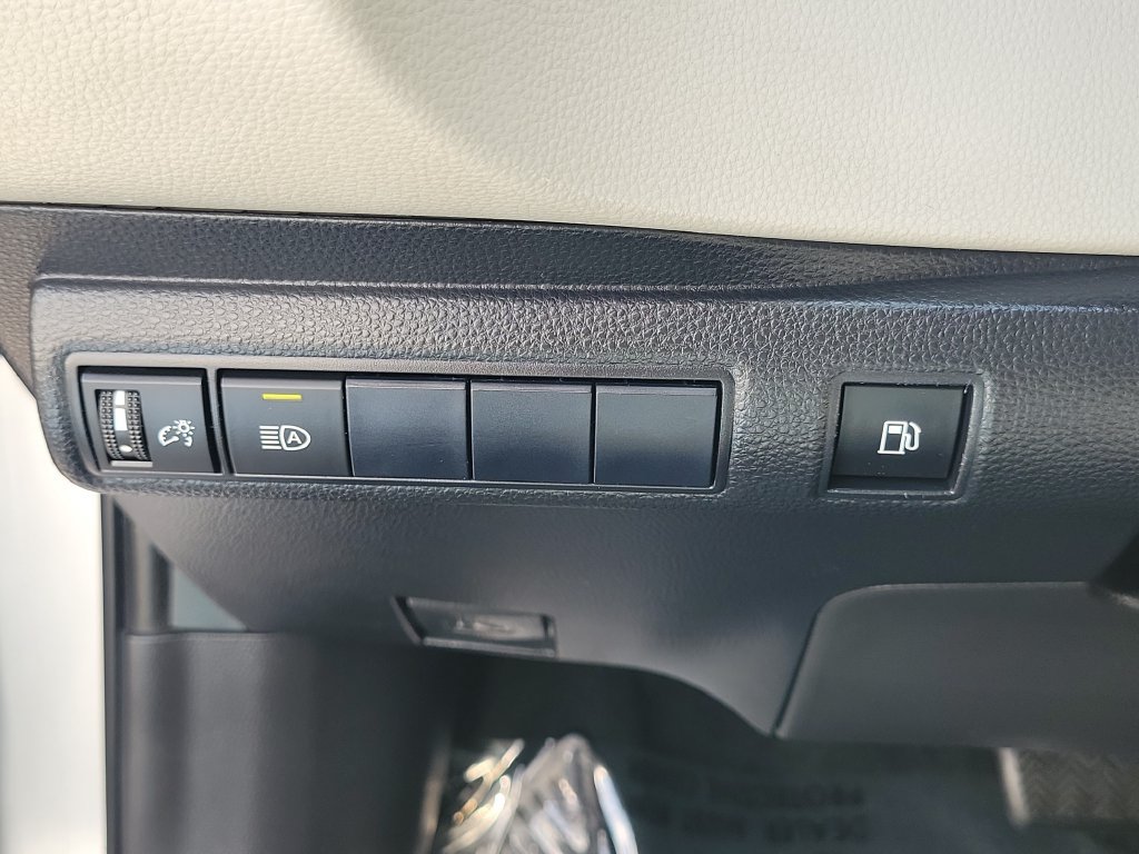 Used 2022 Toyota Corolla LE w/ Carpet Mat Package (TMS) FWD image 21