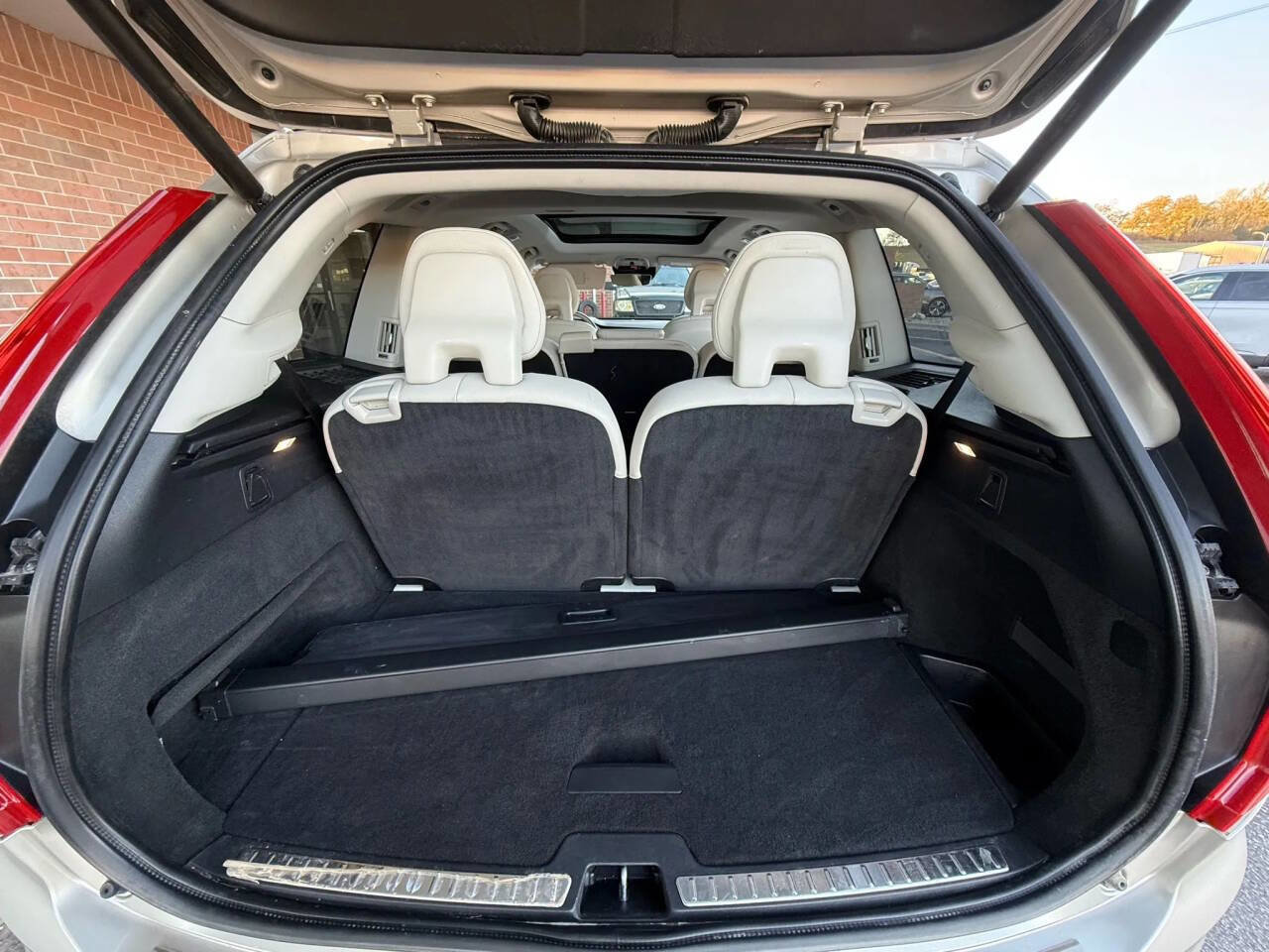 Used 2016 Volvo XC90 T6 Momentum w/ Momentum Plus Package image 13