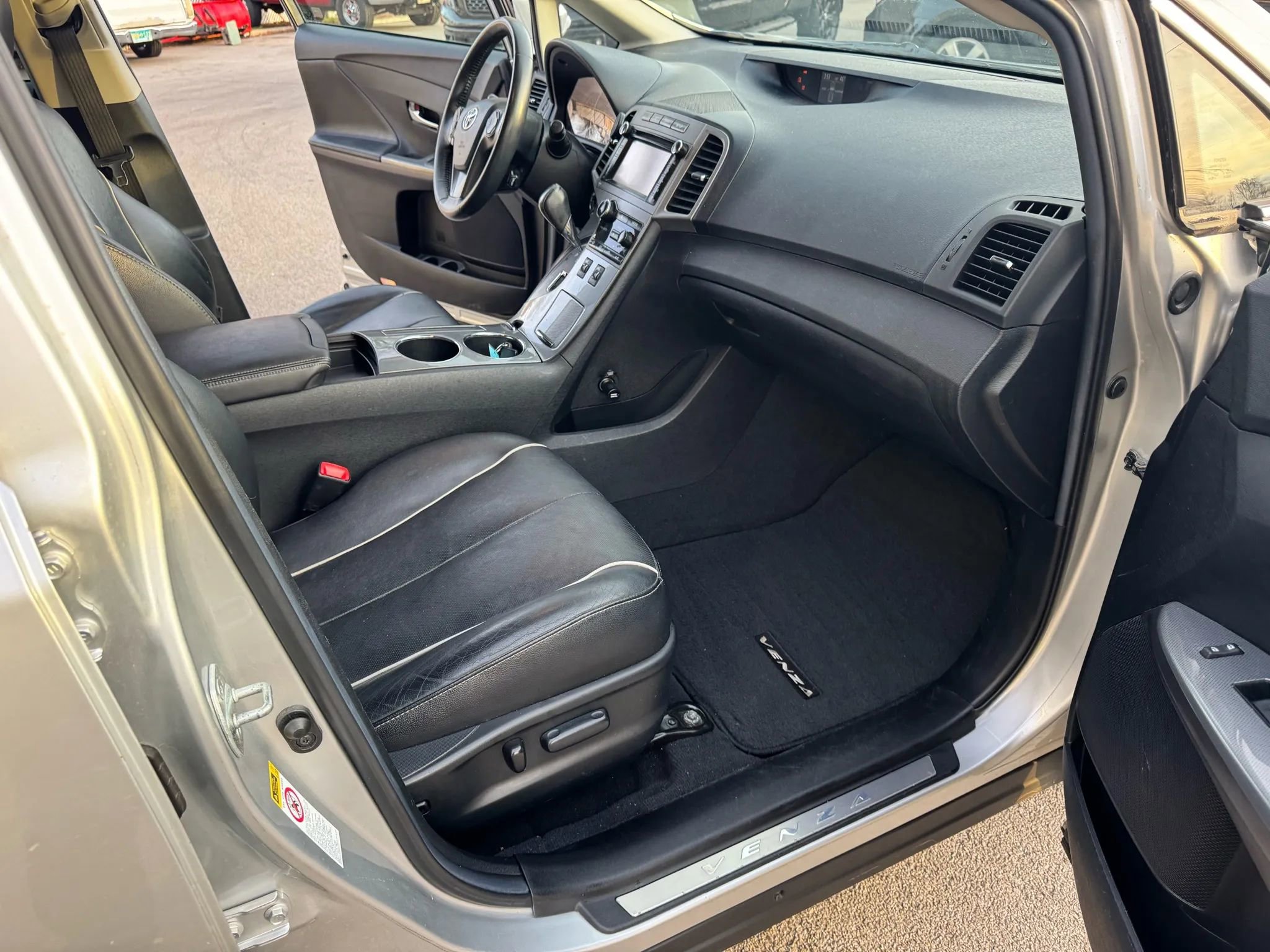 Used 2013 Toyota Venza XLE AWD/4WD image 24