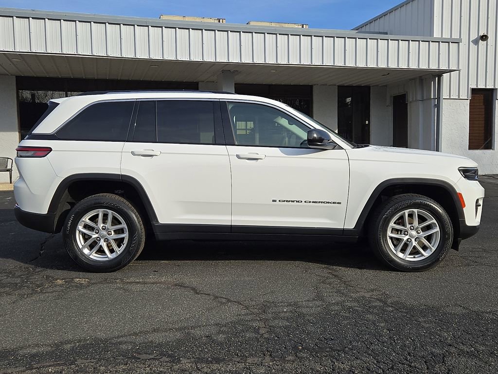Used 2023 Jeep Grand Cherokee Laredo image 7