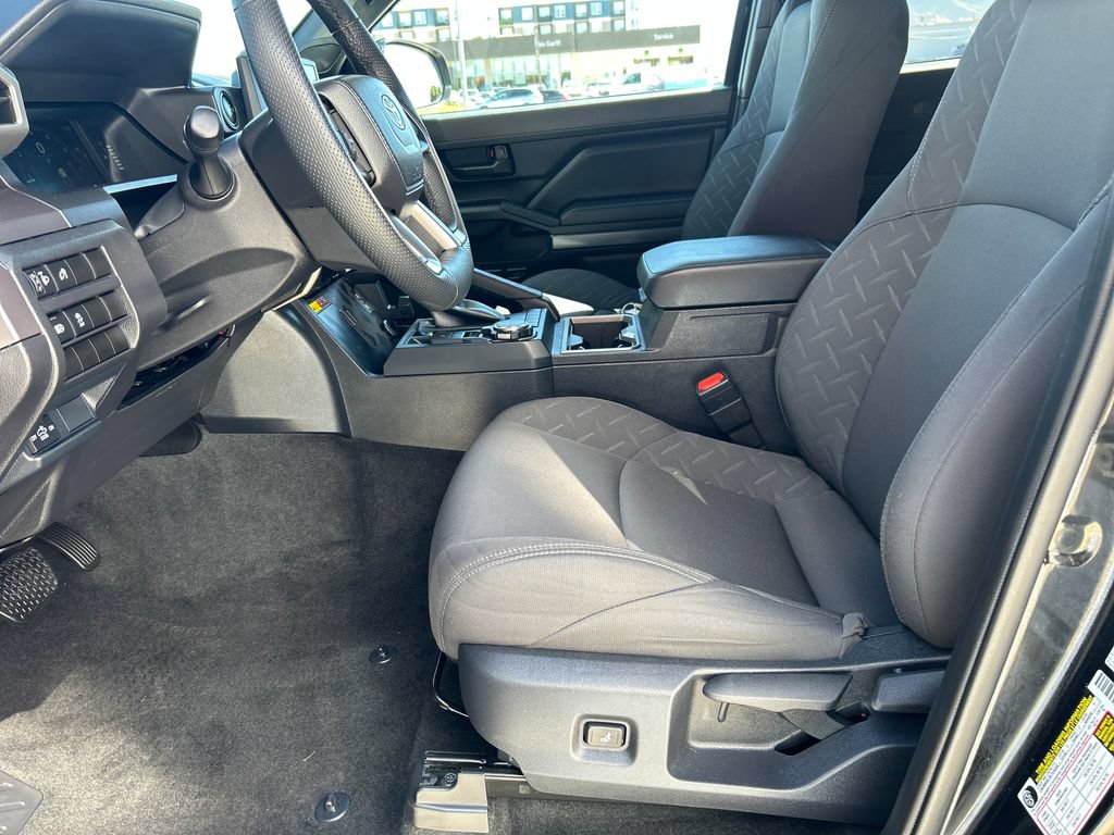 Certified 2025 Toyota Tacoma SR5 AWD/4WD image 10