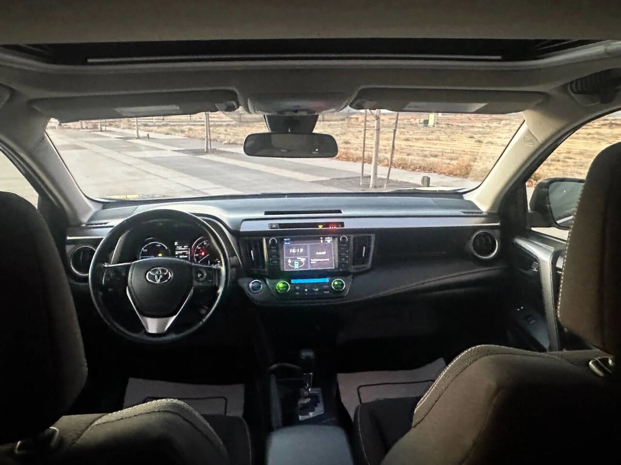 Used 2018 Toyota RAV4 LE image 12