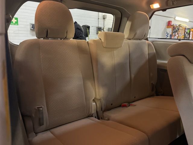 Used 2014 Toyota Sienna LE image 26