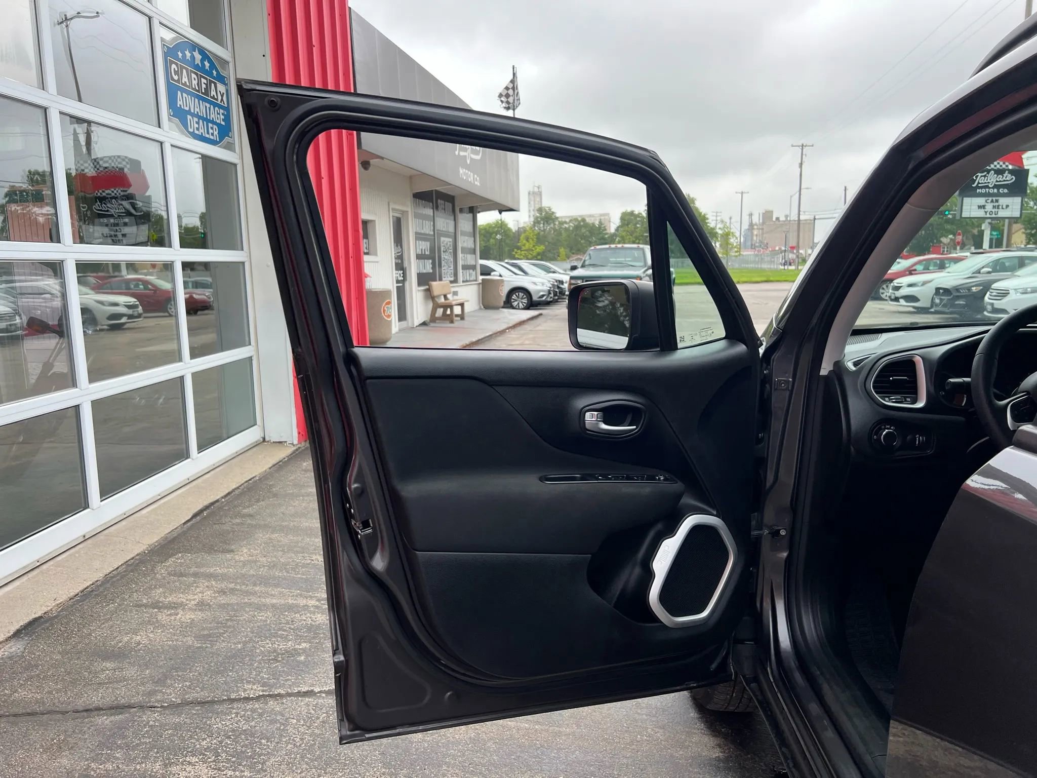 Used 2019 Jeep Renegade Sport w/ Sport Appearance Group image 9