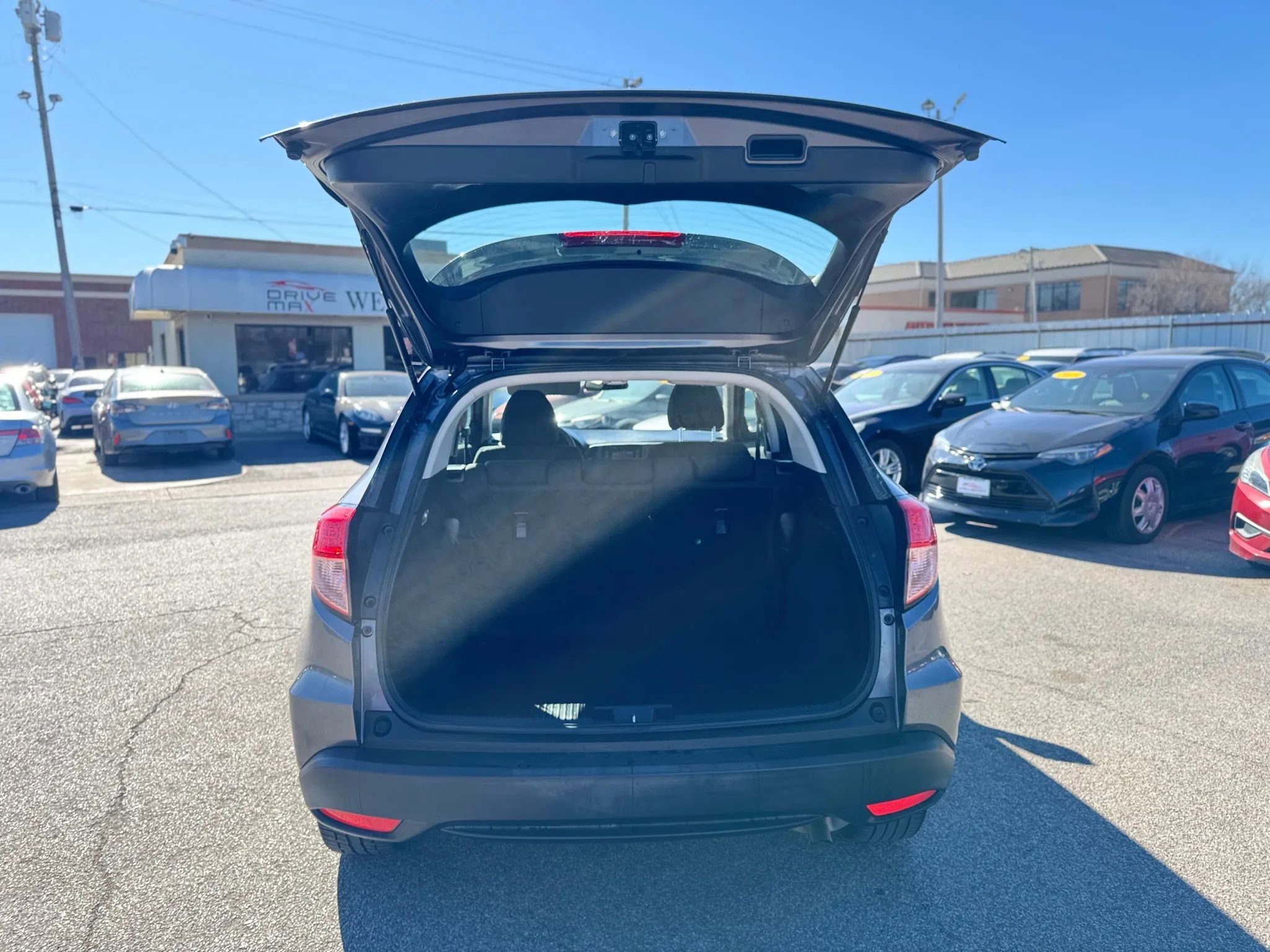 Used 2016 Honda HR-V LX image 32