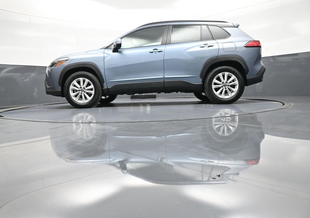 Certified 2022 Toyota Corolla Cross LE AWD/4WD image 32