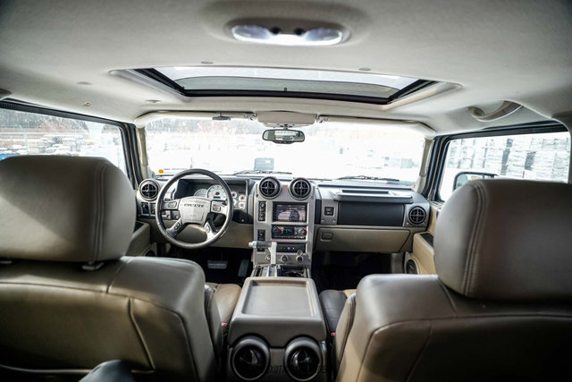 Used 2003 HUMMER H2 w/ Preferred Equipment Group image 32