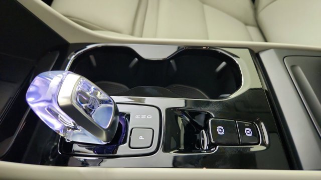 New 2026 Volvo XC40 B5 Plus w/ Protection Package Premier AWD/4WD image 17