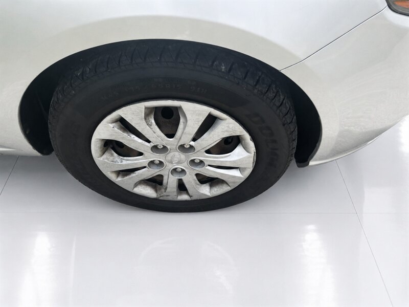 Used 2010 Kia Forte EX FWD image 30