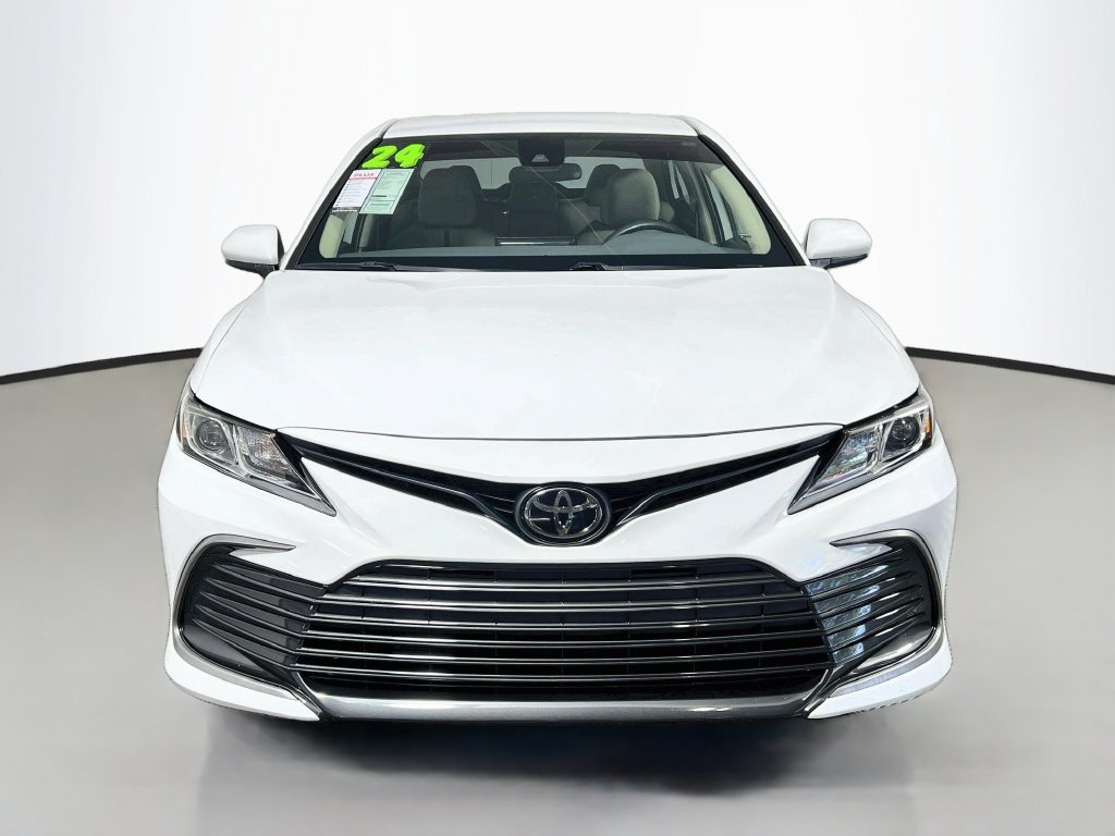 Used 2024 Toyota Camry LE FWD image 4