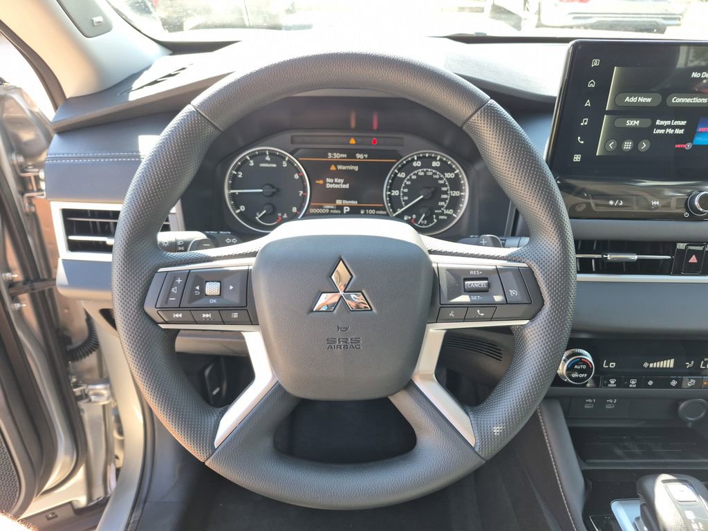 Used 2025 Mitsubishi Outlander ES image 14