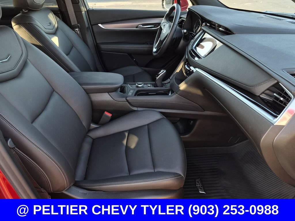 Used 2025 Cadillac XT6 Luxury FWD image 13