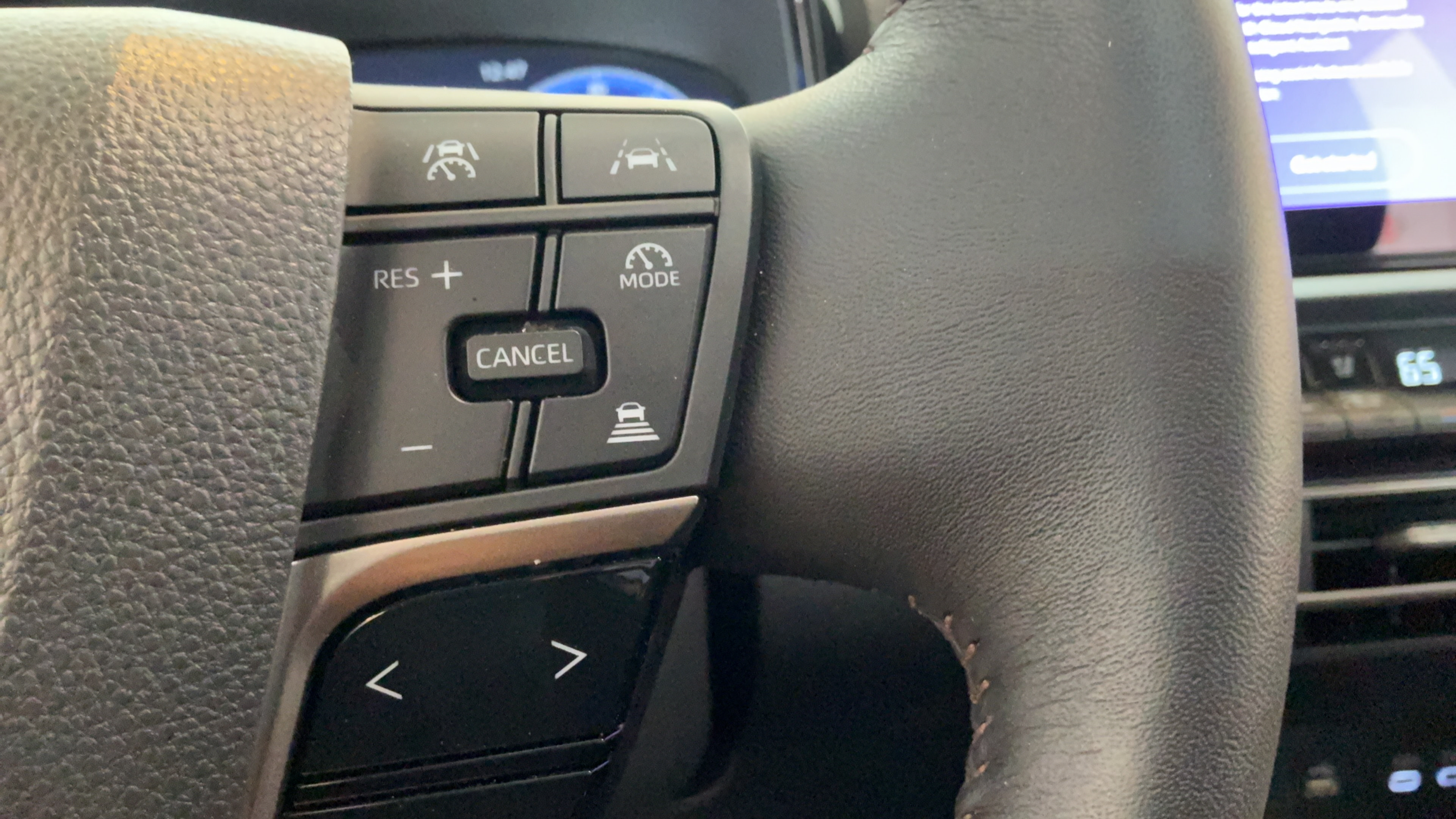 Used 2025 Toyota Camry XLE w/ Premium Plus Package FWD image 27